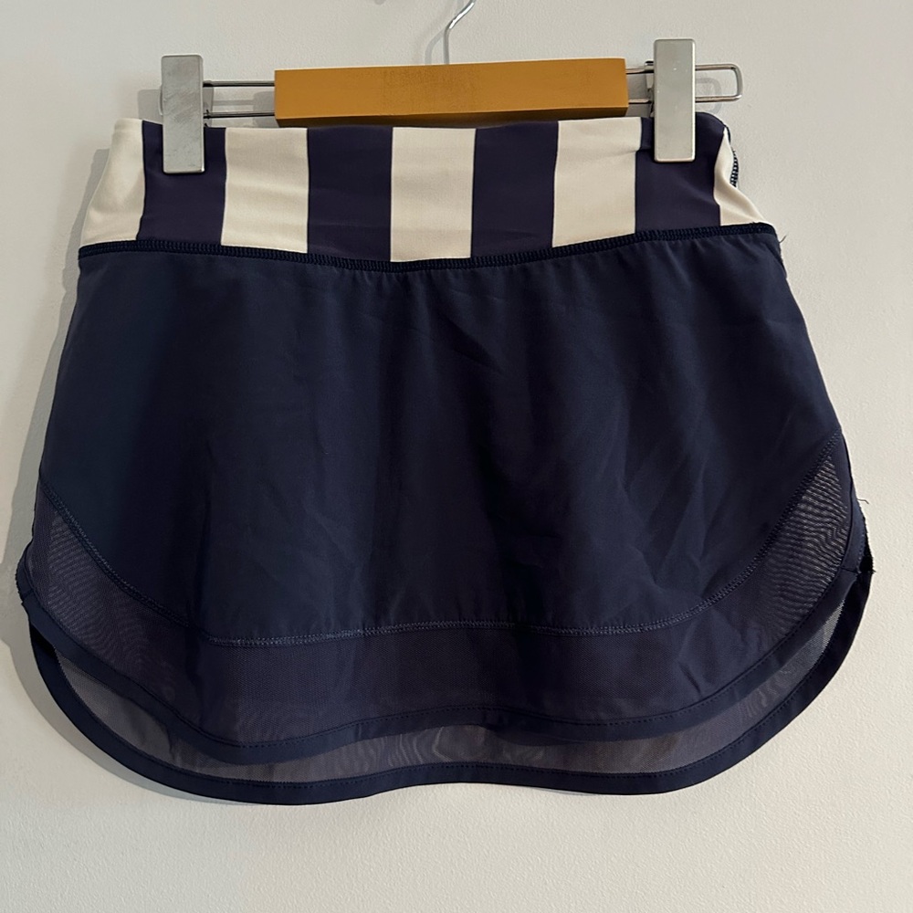 Lululemon Navy and off White Women's skirt